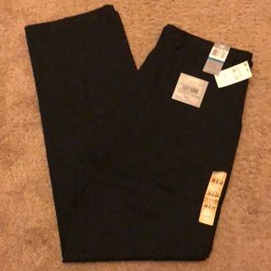 Dockers Easy Khaki Classic Fit.